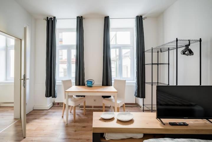 Gemuetliche Wohnung Wien Stadthalle ภายนอก รูปภาพ